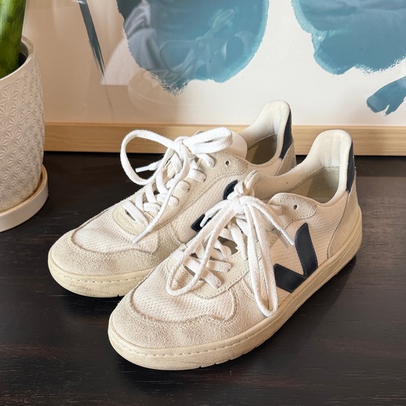 Veja Shoes - Veja V-10 Leather Sneakers